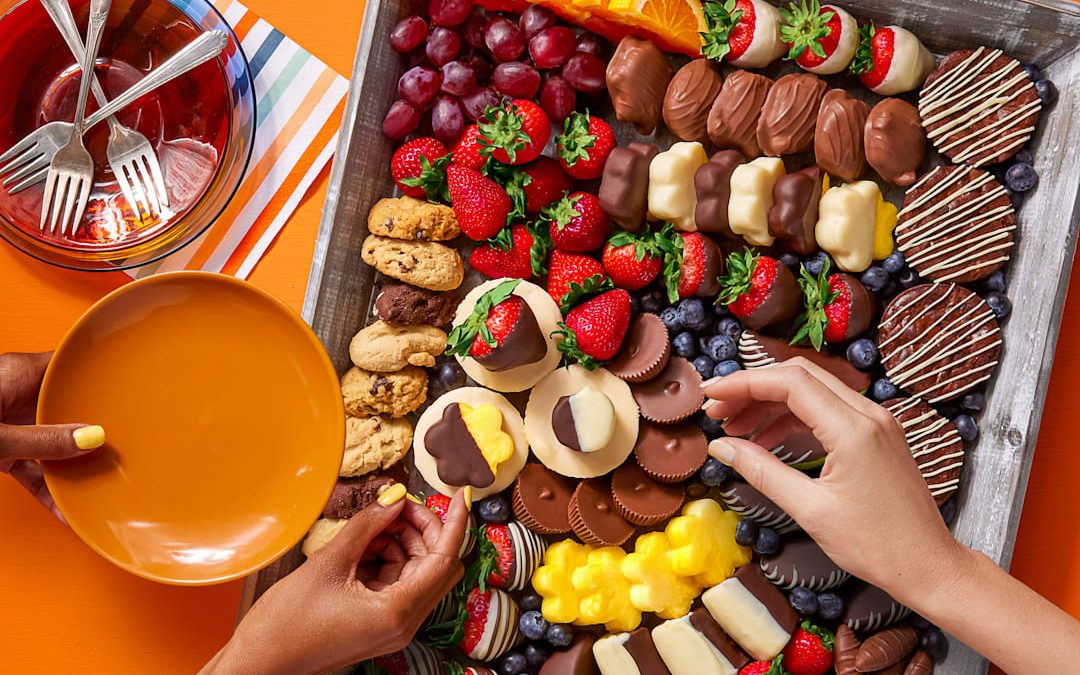 The Timeless Tradition of Food Gifting with Edible Arrangement Fayetteville: From Cakes to Keto-Friendly Treats